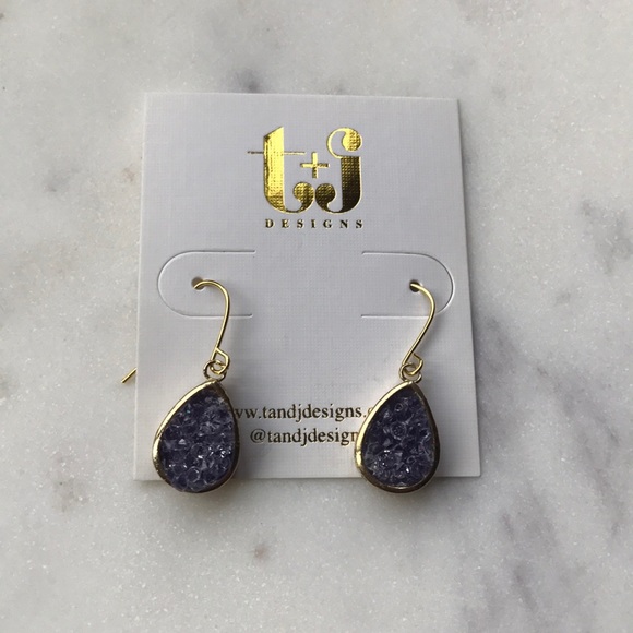 NWT purple crystal drop earrings with gold frame - Picture 5 of 6